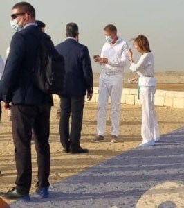 Klaus Iohannis își face poze la piramide