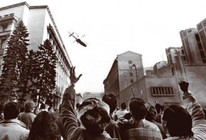 Ceaușescu fuge cu elicopterul