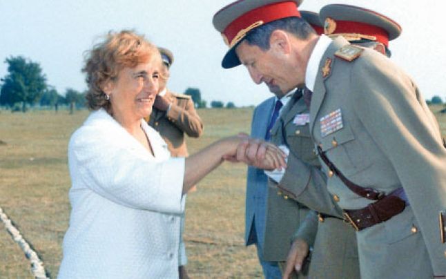 Victor Atanasie Stănculescu și Elena Ceaușescu