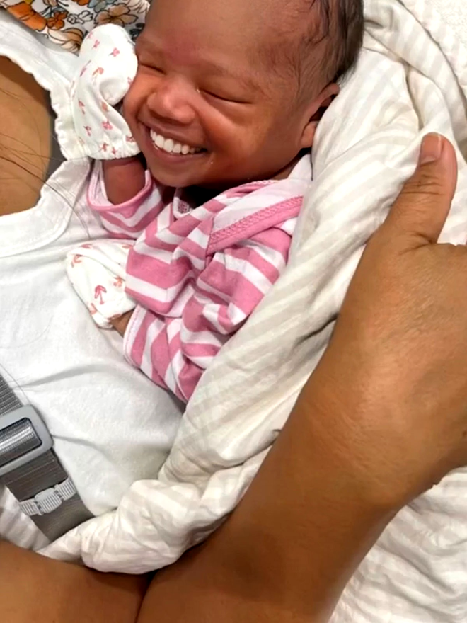 Caz inedit. Un bebeluș s-a născut cu dantura completă