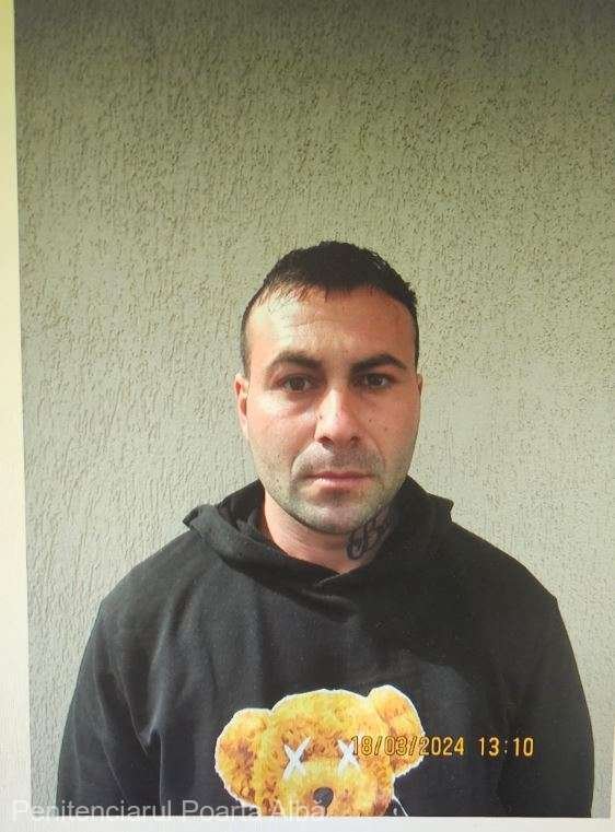 evadat Poarta Albă