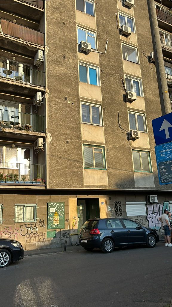 Incendiu la ghena unui bloc din centrul Bucureștiului