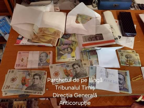 Bani mită