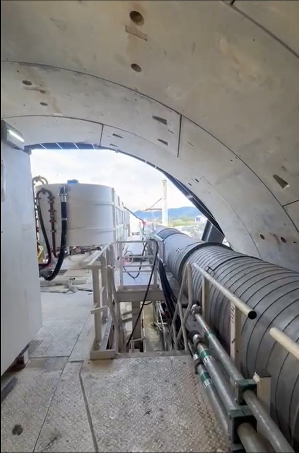 AKTOR a început forarea tunelurilor Homorod, lungi de 5,1 km, pe tronsonul Apața - Cața al căii ferate Brașov-Sighișoara! Lucrările de mare anvergură, în toi GALERIE FOTO