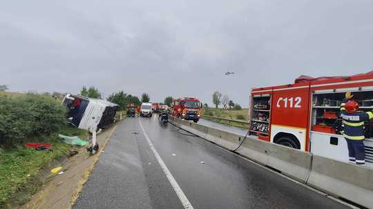 Un autocar cu 20 de persoane s-a răsturnat în județul Cluj! Plan Roșu de Intervenție, sunt mai multe victime FOTO
