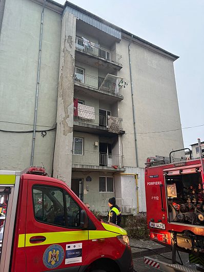 Explozie urmată de incendiu într-un bloc din Focșani. ISU Vrancea, în alertă FOTO