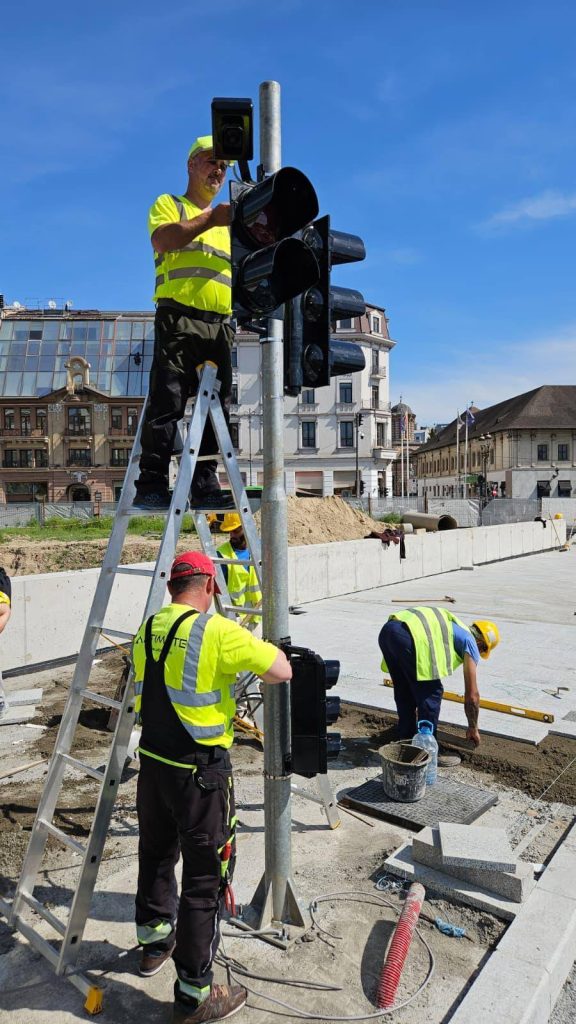 Circulația în zona Piața Unirii, reluată de săptămâna viitoare. Daniel Băluță: Se montează semafoarele