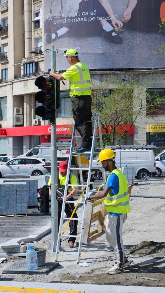 Circulația în zona Piața Unirii, reluată de săptămâna viitoare. Daniel Băluță: Se montează semafoarele