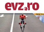 Robot umanoid, timp record la semimaratonul de la Beijing. Performanța a depășit recordul mondial uman