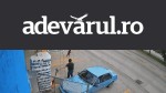 Momentul în care angajatul unui magazin salvează o fetiță din fața unei mașini, în ultima clipă. Critici la adresa tatălui