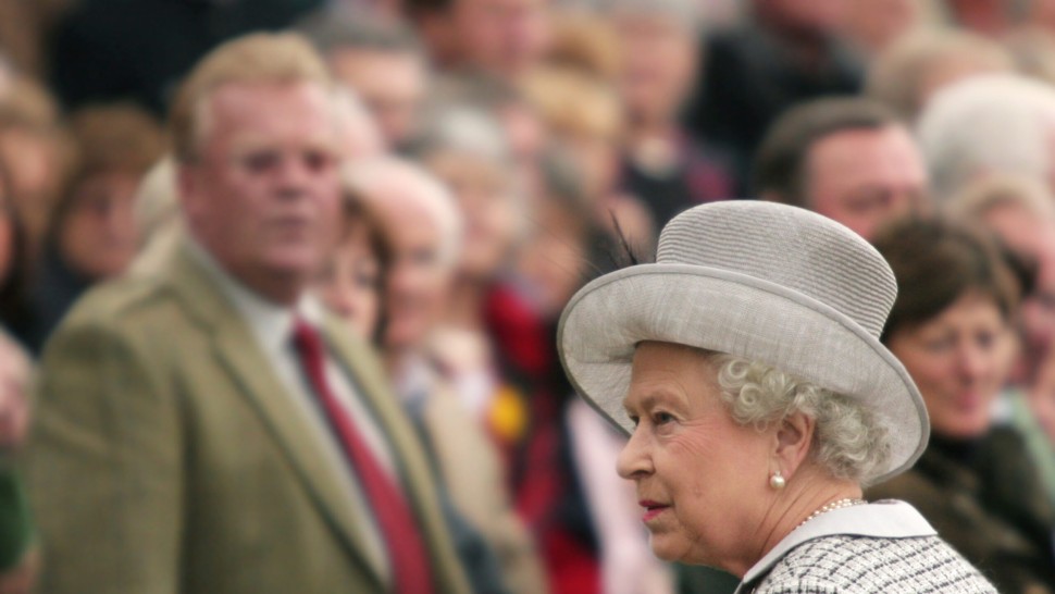 Cea mai mare breșă de securitate din istoria palatului Buckingham. Un pictor a ajuns în dormitorul reginei