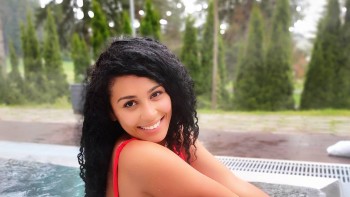 Majda Aboulumosha fostă concurentă la Survivor va avea o emisiune de dating la PRO 2