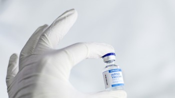 Creatorii vaccinului împotriva COVID lucrează la un ser împotriva ciumei