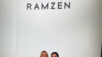 Adelina Pestrițu braț la braț cu vestita Anna dello Russo