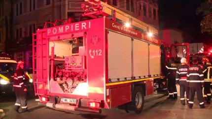 Un hotel din Eforie Sud a luat foc. 16 persoane coborâte de pompieri de pe acoperiş