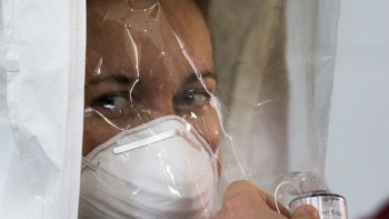 Ministrul Sănătății Vârful valului 4 va fi la mijlocul lui octombrie. Se estimează 20.000 de cazuri pe zi