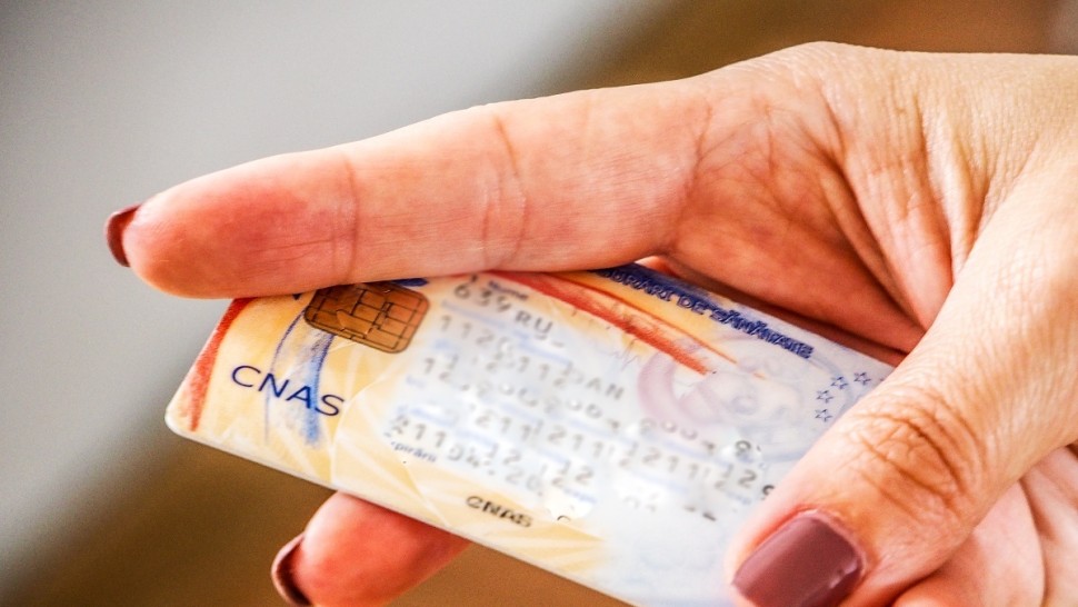 Doi bucureșteni au fost declarați decedați de softul CNAS. Puși să demonstreze că sunt vii