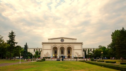 Esplanada din fața Operei Naționale București găzduiește duminică Gala Dance Motion