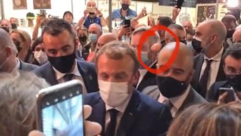 Emmanuel Macron a fost lovit cu un ou de un protestatar | VIDEO