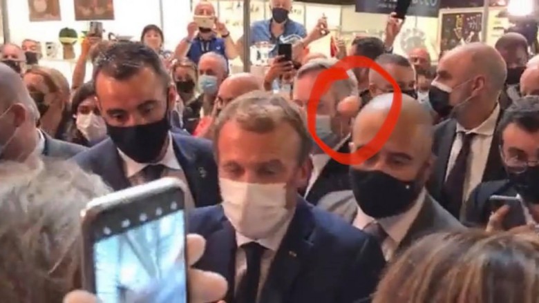 Emmanuel Macron a fost lovit cu un ou de un protestatar | VIDEO