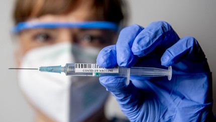 S-a aprobat vaccinarea cu doze diferite în România. Cine poate face rapelul cu alt tip de vaccin