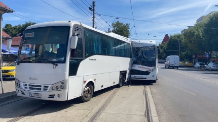 Accident grav în București. Zece persoane au ajuns la spital