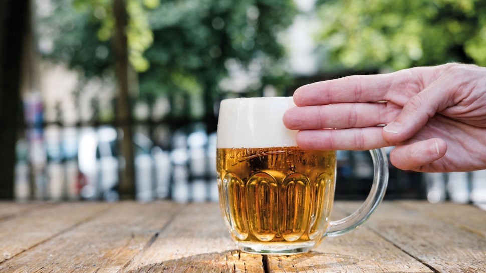 Fără bere la meciuri decizia care isterizează suporterii Anunțul a fot făcut cu doar 48 de ore înainte de începerea Campionatului Mondial