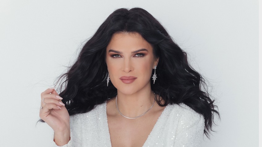 Monica Bârlădeanu vede serialul VLAD alături de colegi Episoadele se vizionează la mine acasă