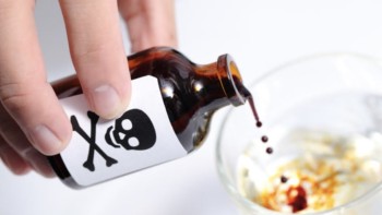 Un milionar român își acuză fosta iubită că l-a otrăvit