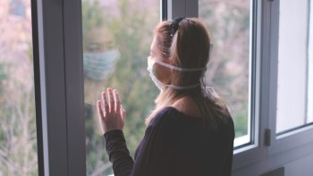Persoanele vaccinate cu schemă completă nu stau în izolare dacă au intrat în contact cu un pacient cu COVID