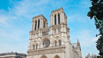 Peste 840 de milioane de euro donați pentru refacerea catedralei Notre Dame