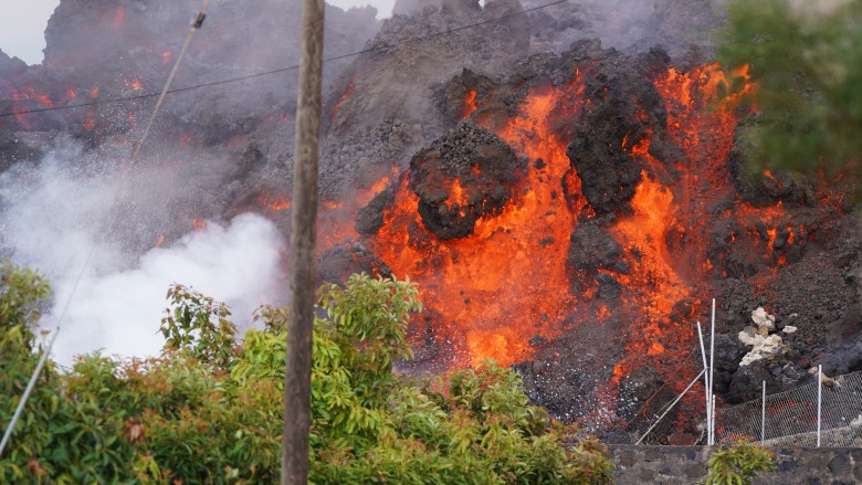 Vulcanul de pe insula La Palma erupe fără oprire de trei zile