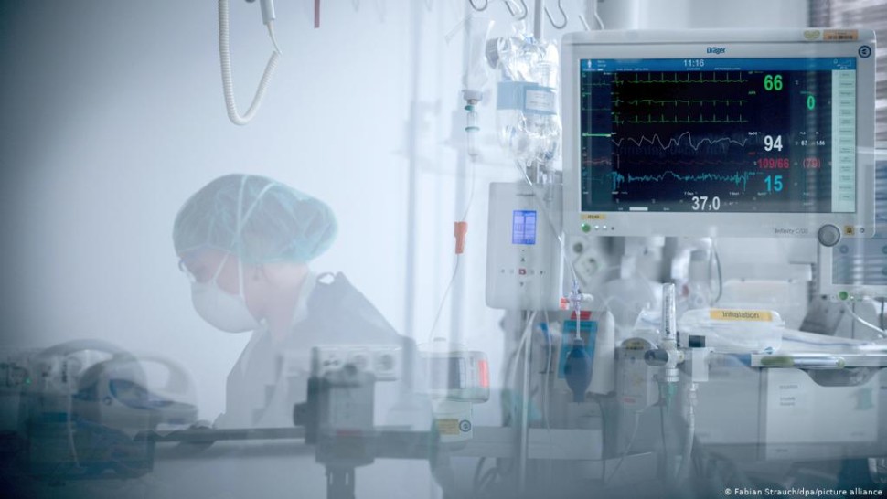 Continuă transferul pacienţilor infectaţi cu COVID în unităţile sanitare din Ungaria. 12 bolnavi vor fi transferați astăzi