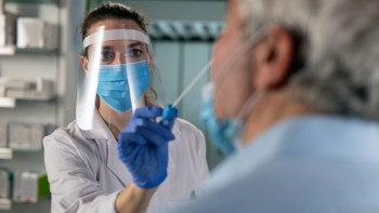 Franţa nu va mai testa gratuit persoanele nevaccinate anti-Covid. Germania și Elveția au luat aceeași decizie