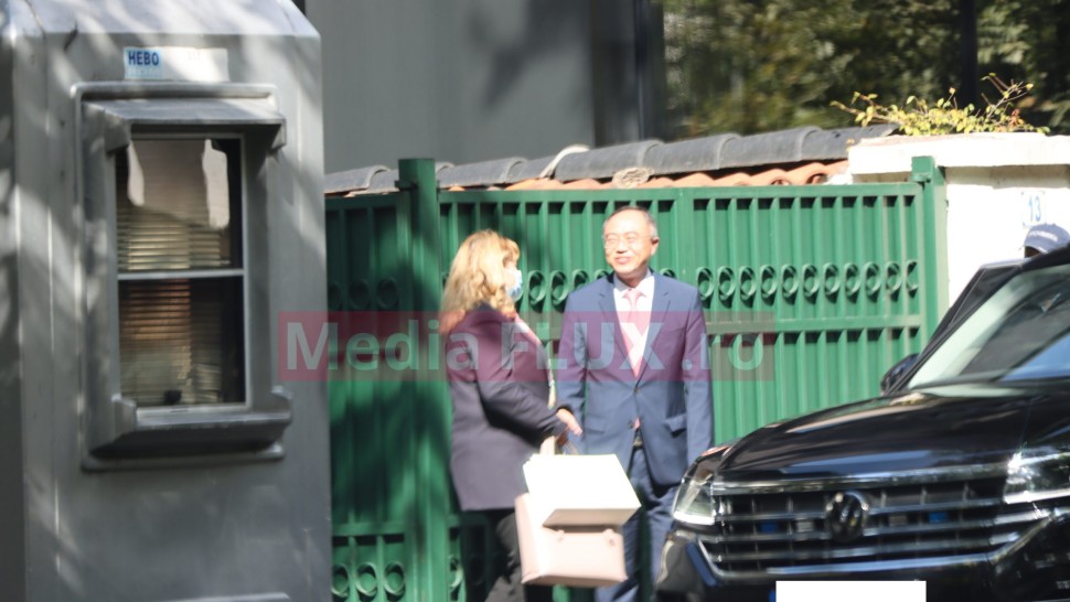 Țara arde și... al doilea om în stat Anca Dragu femeia măritată cu Iron Man de România se întâlnește într-o veselie cu ambasadorul Coreei de Sud