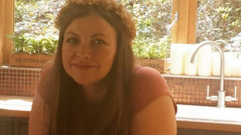Cântăreața și artista Charlotte Church povestește cum și-a adus pe lume al treilea copil sub un copac în grădină