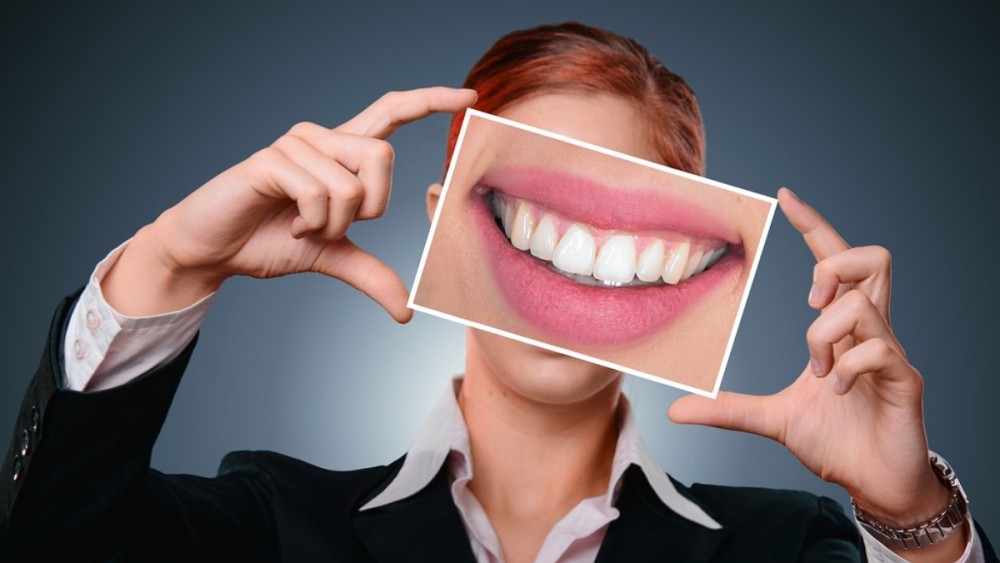 Dacă respecți aceste trei reguli îți menții dinții sănătoși