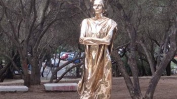 Grecii ironici cu privire la o nouă statuie a Mariei Callas Arată ca un Terminator