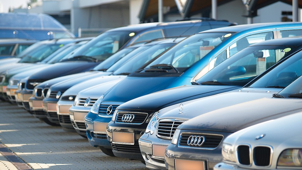 Senatul cumpără mașini de 50.000 de euro bucata. Trebuie să aibă motoare de 250 cai putere
