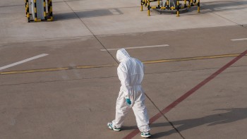 Un bărbat infectat cu Covid care a fugit din spital a fost găsit mort pe marginea drumului