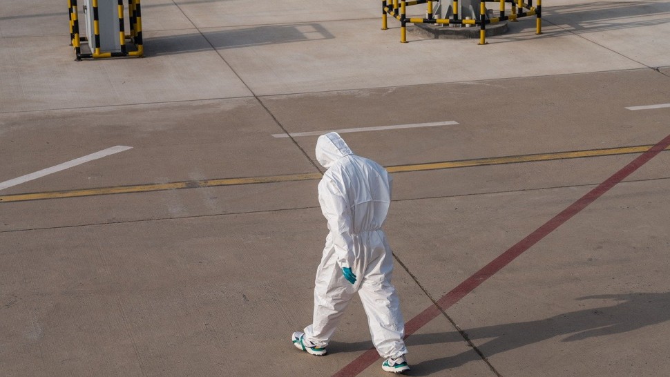 Un bărbat infectat cu Covid care a fugit din spital a fost găsit mort pe marginea drumului