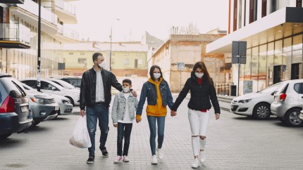 Noile reguli în localitățile cu incidența peste 6 la mie. Vaccinul pașaport sigur