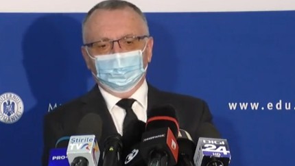 Cîmpeanu recunoaște dezastrul produs de învățământul online și spune că doar unul din cinci profesori este pregătit să predea astfel