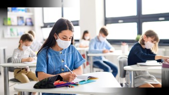 Vacanță de iarnă mai scurtă pentru elevii de gimnaziu și liceu. Structura anului școlar ar putea fi modificată în semestrul I