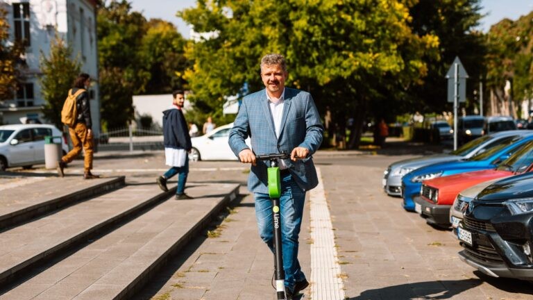 Și se jură că-s cinstiți nu ca la București Trotinetă furată la Târgu Mureș la două ore de la lansarea serviciului Lime