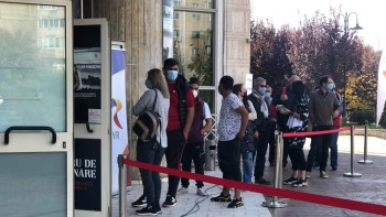 Cozi la Maratonul vaccinării din București