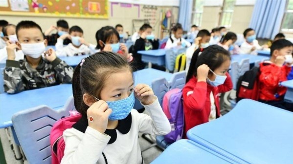 Zeci de elevi izolați într-o școală din China după ce un profesor a fost infectat cu COVID