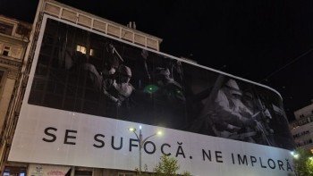 Semnificația bannerului din centrul Capitalei. Cine l-a pus pe bulevardul Magheru