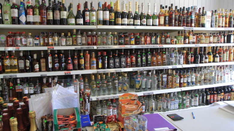 Se scumpesc băuturile alcoolice cu sume semnificative. Cât va ajunge să coste la raft o sticlă de coniac sau de vodcă