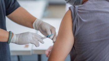 Sute de români au primit doza booster greșită de vaccin anti-Covid